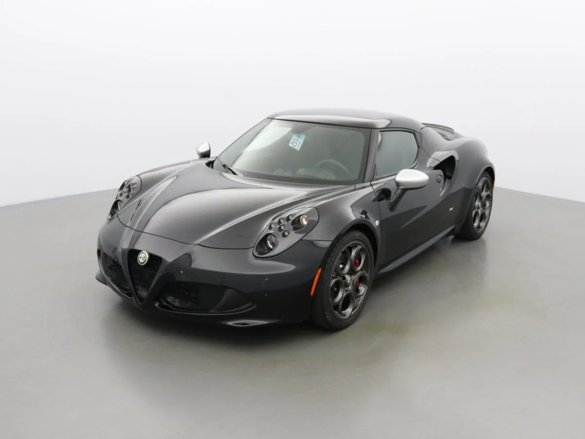 Alfa Romeo 4C T 240 COUPE Image 1