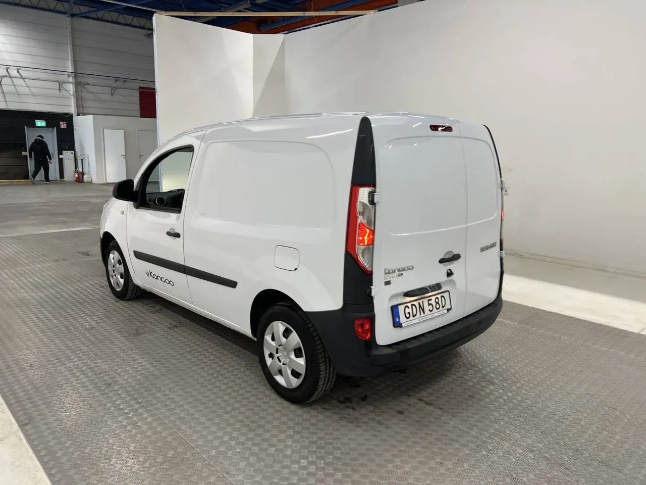 Renault Kangoo 1.5dCi Värmare V-inredd B-Kamera 3-sits Moms Image 1